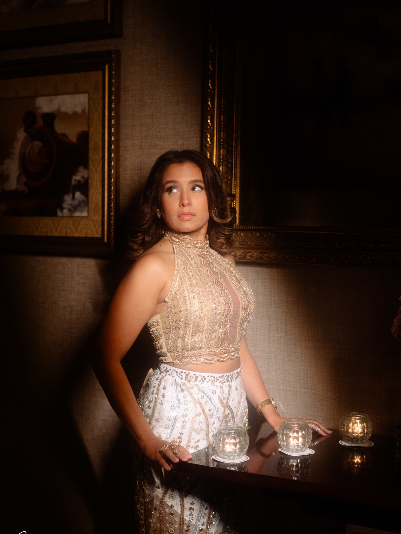 Aishwarya Majmudar performing on stage