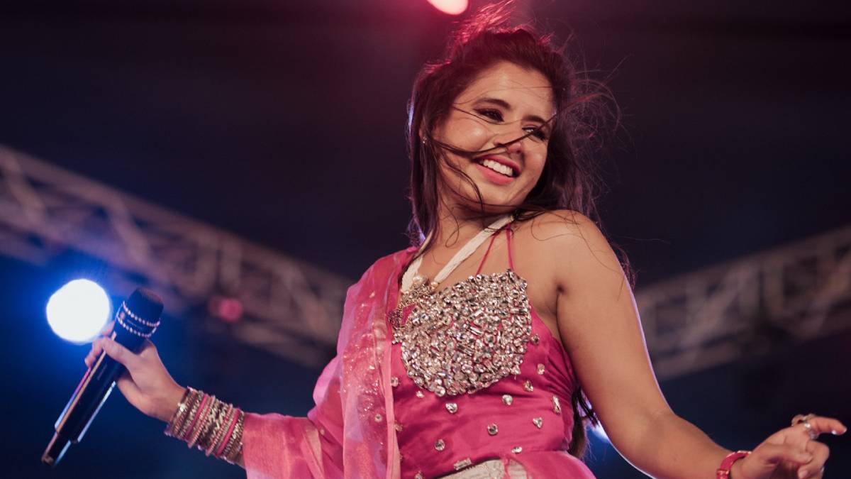 Aishwarya Majmudar concert moments with audience